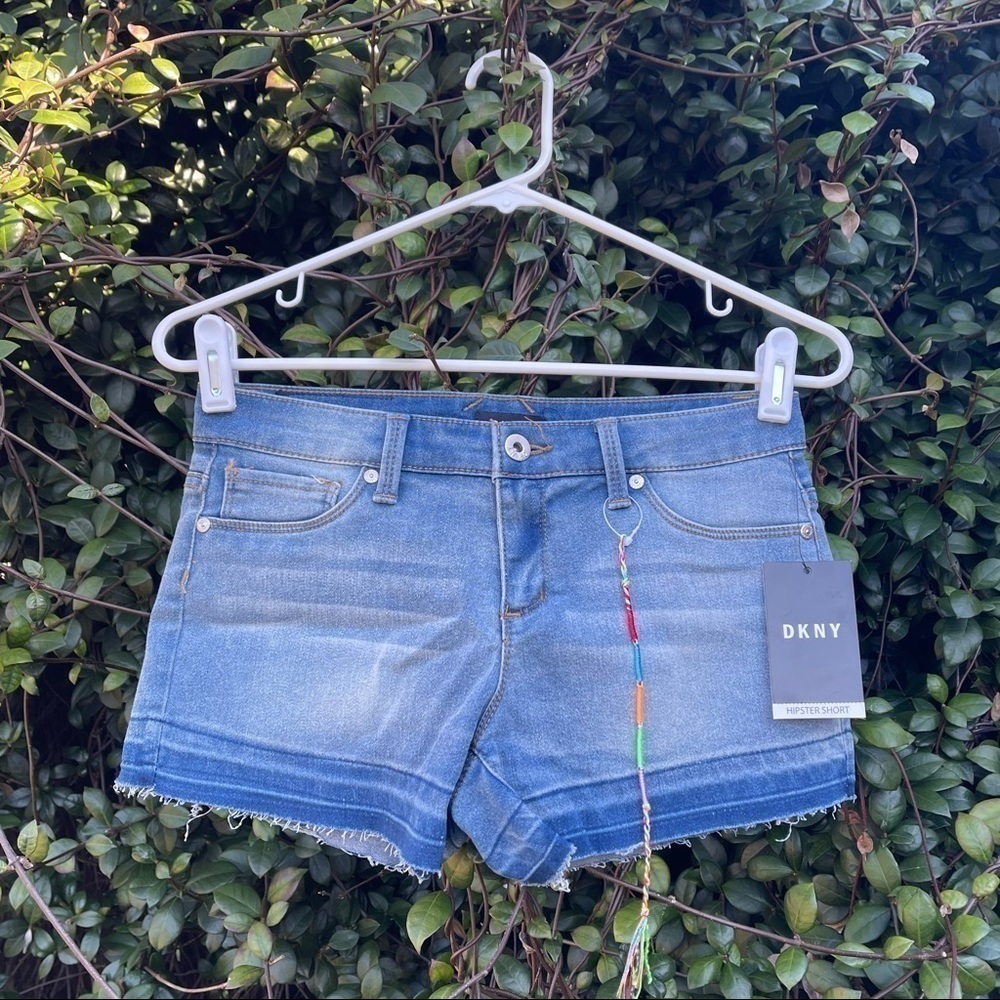 💋NWT Dkny Girls Hipster Raw Hems Denim Shorts